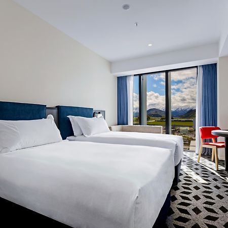 Holiday Inn Queenstown Remarkables Park Bagian luar foto