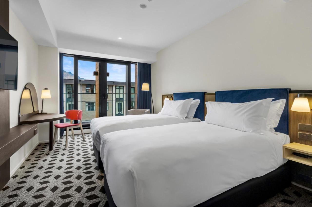 Holiday Inn Queenstown Remarkables Park Bagian luar foto