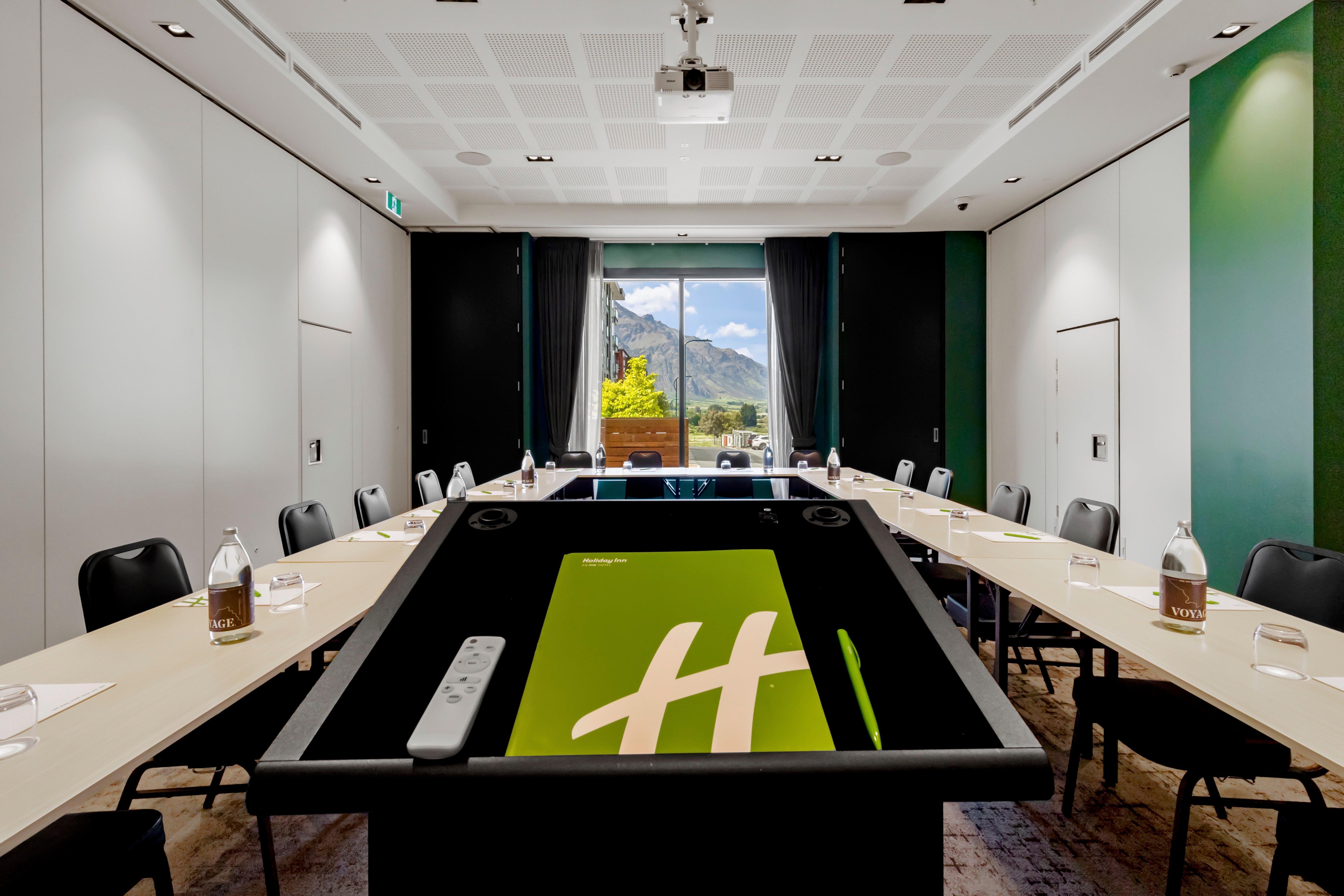 Holiday Inn Queenstown Remarkables Park Bagian luar foto