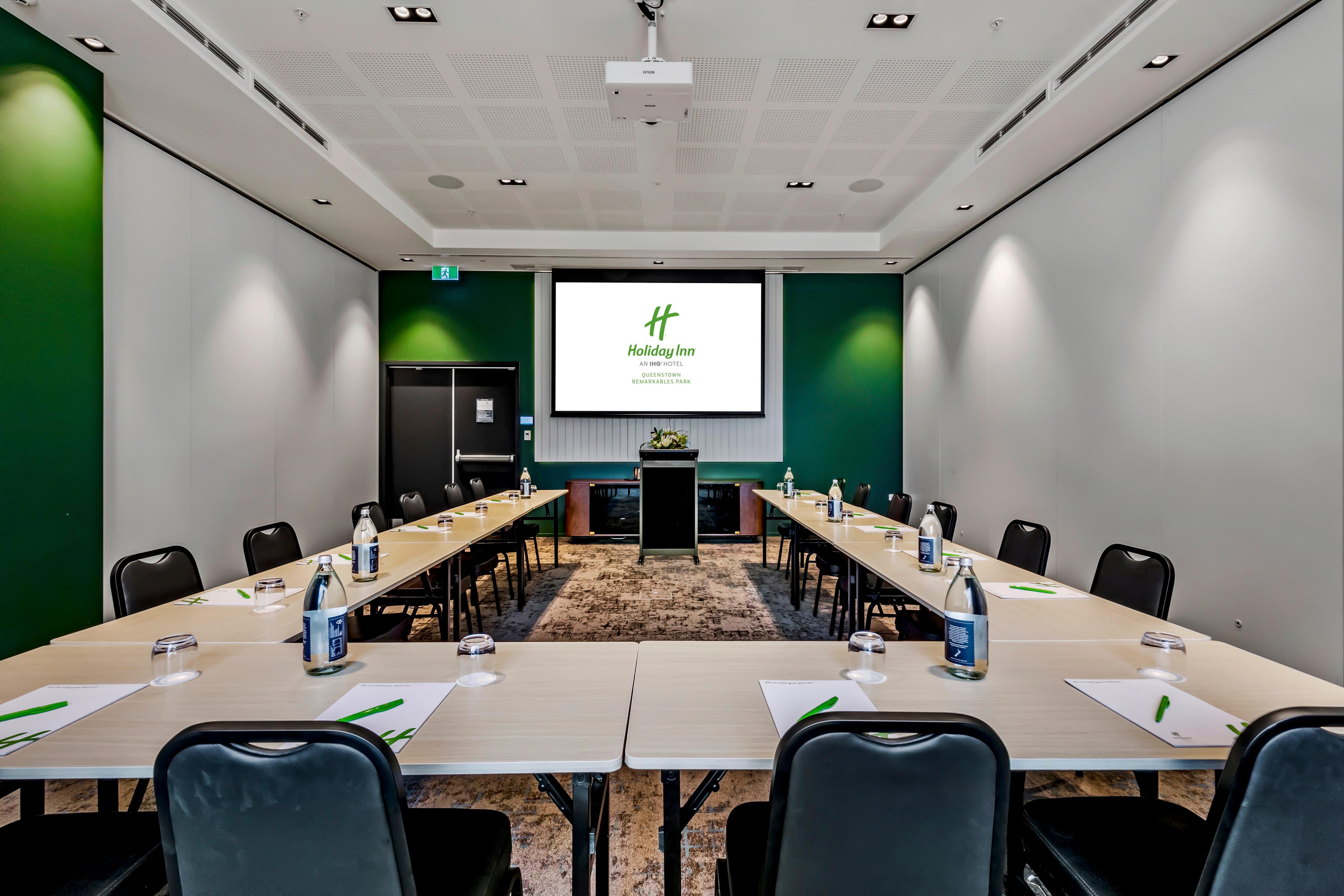 Holiday Inn Queenstown Remarkables Park Bagian luar foto