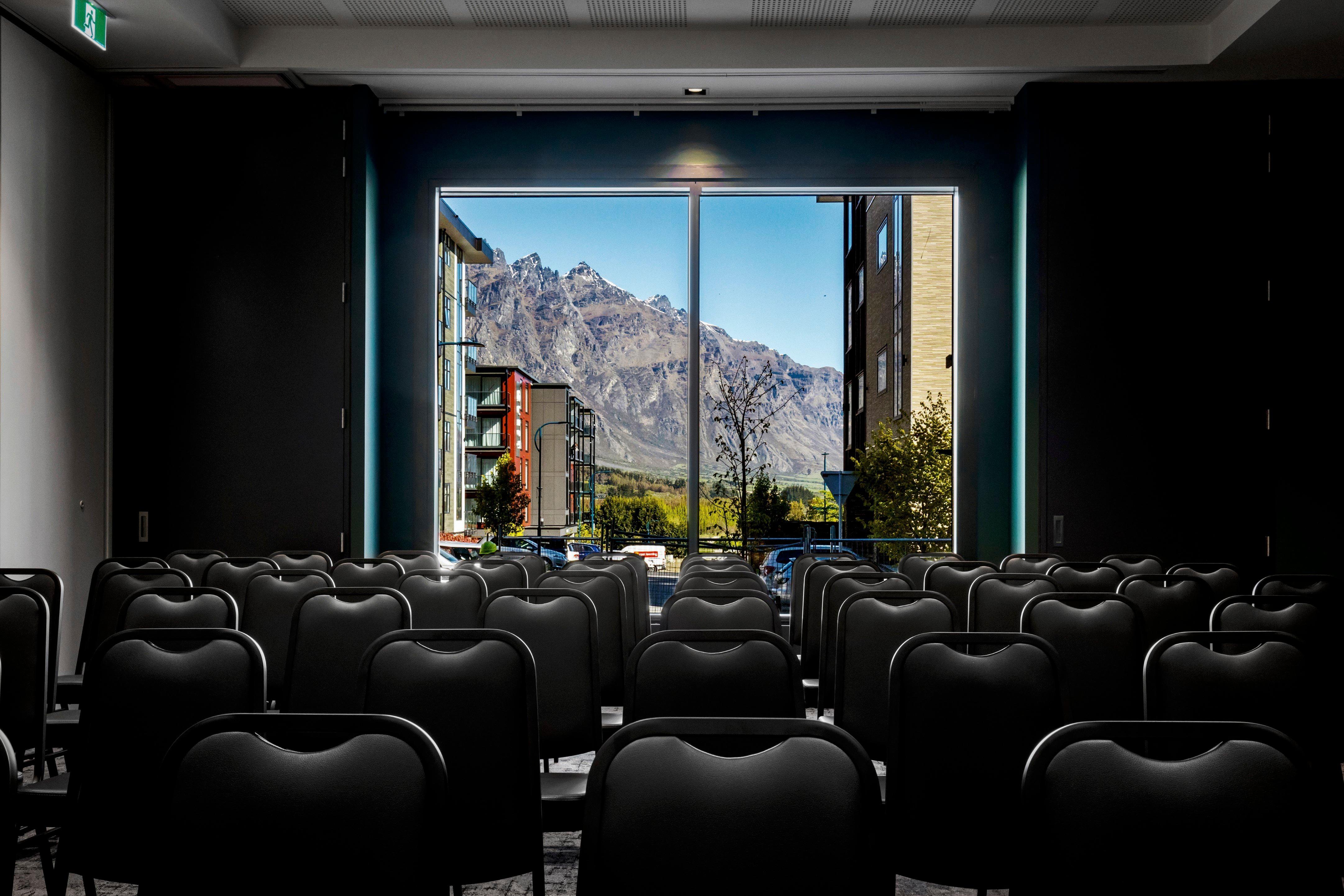 Holiday Inn Queenstown Remarkables Park Bagian luar foto