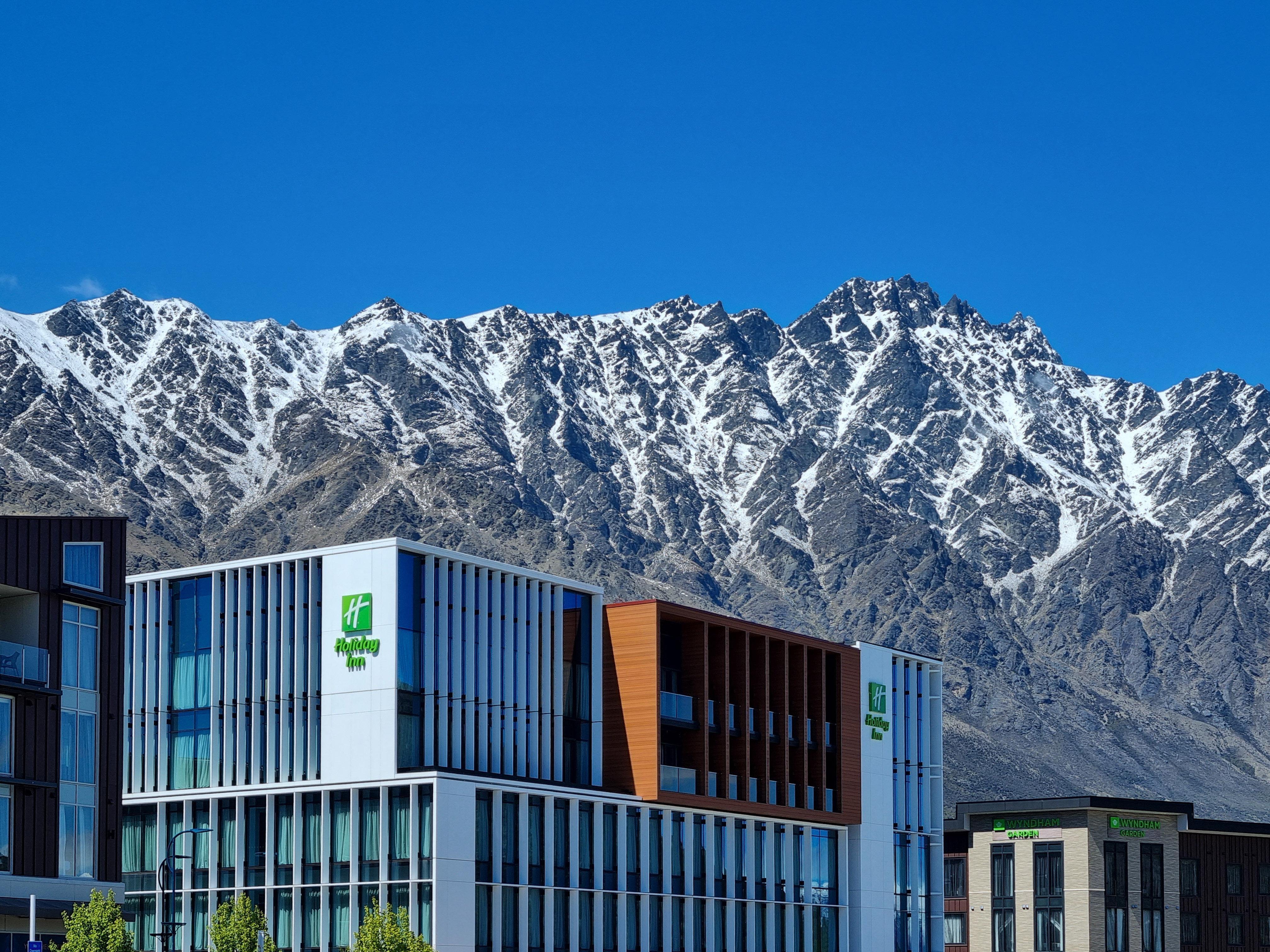 Holiday Inn Queenstown Remarkables Park Bagian luar foto