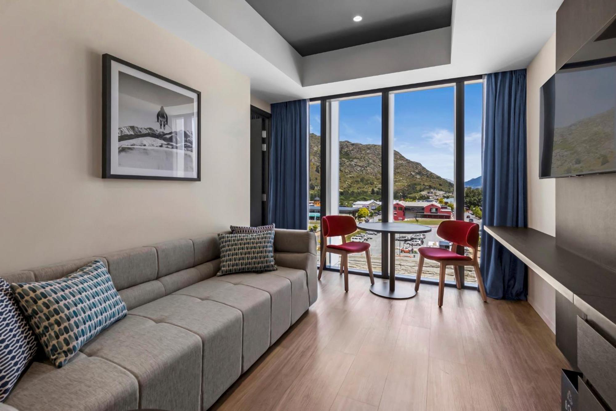 Holiday Inn Queenstown Remarkables Park Bagian luar foto