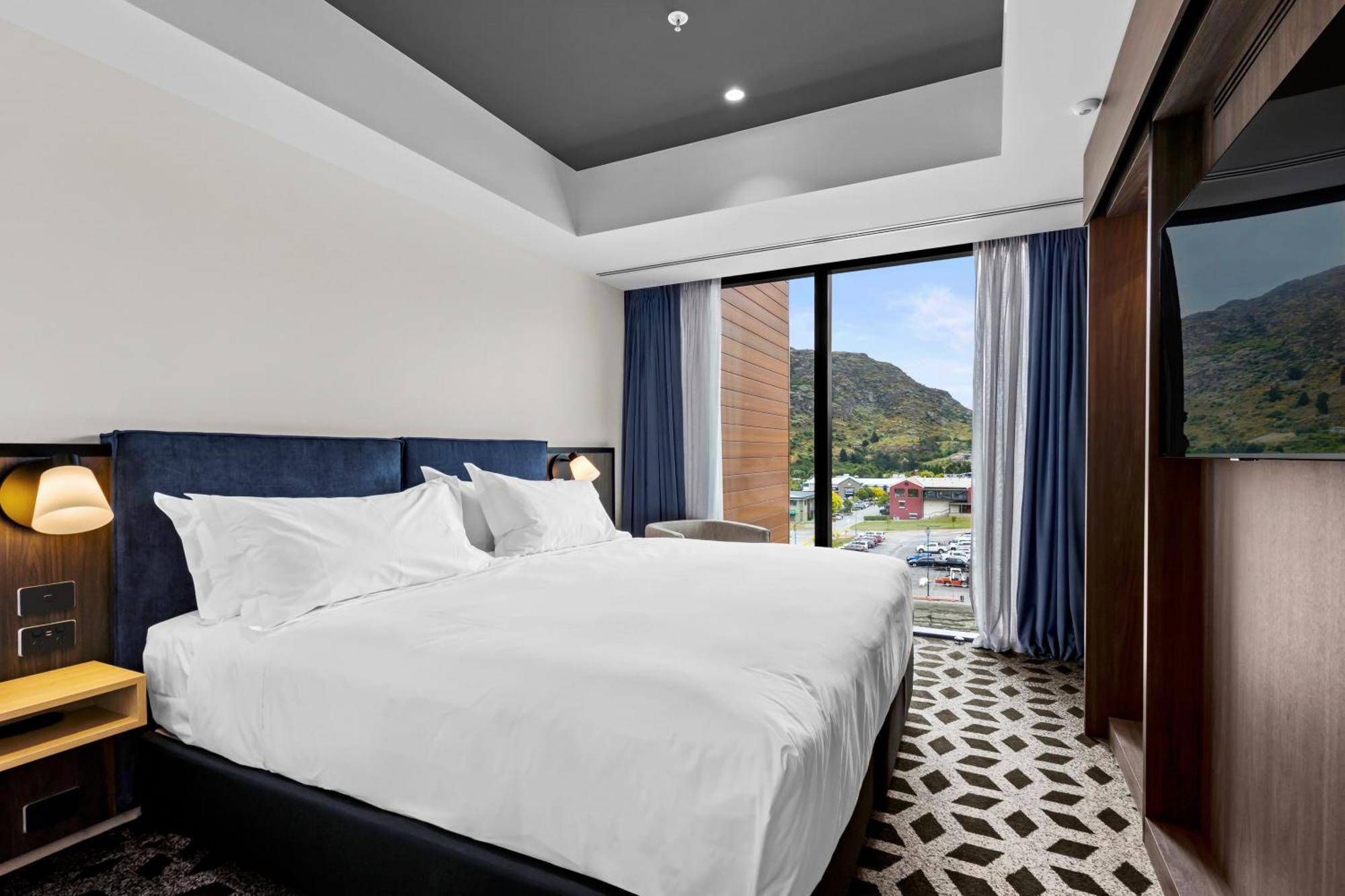 Holiday Inn Queenstown Remarkables Park Bagian luar foto
