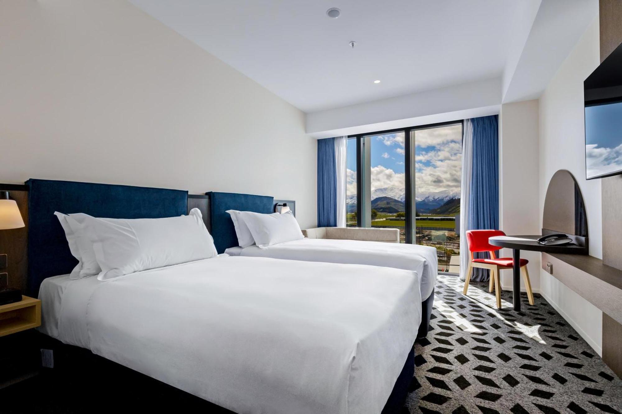 Holiday Inn Queenstown Remarkables Park Bagian luar foto