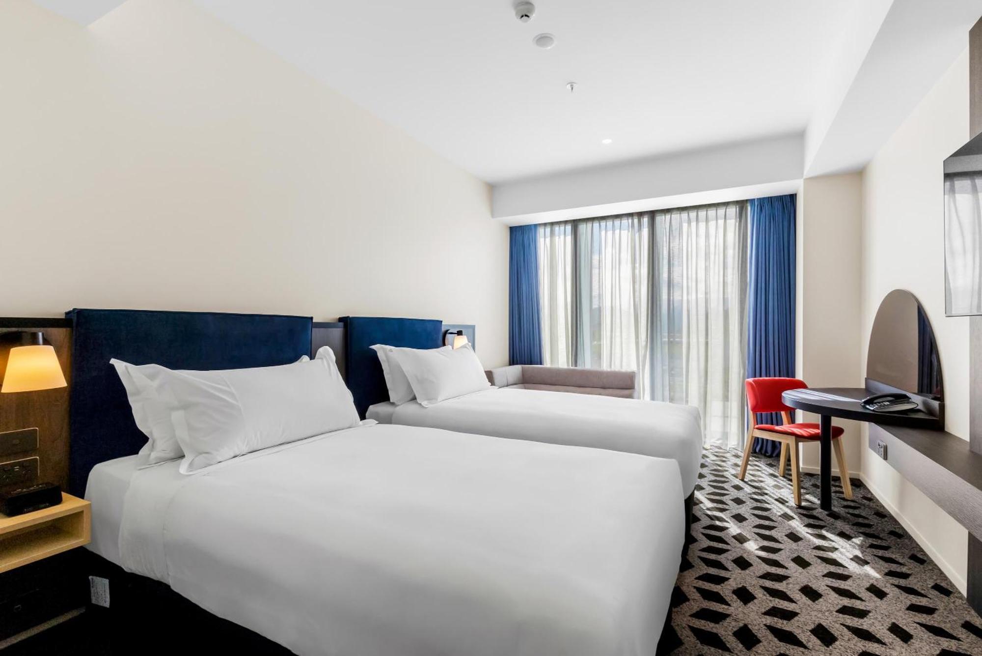 Holiday Inn Queenstown Remarkables Park Bagian luar foto
