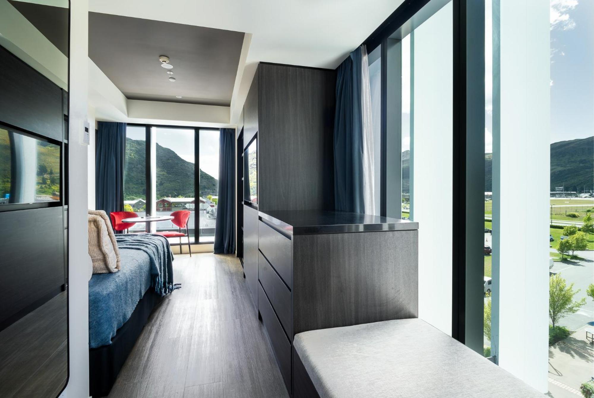 Holiday Inn Queenstown Remarkables Park Bagian luar foto