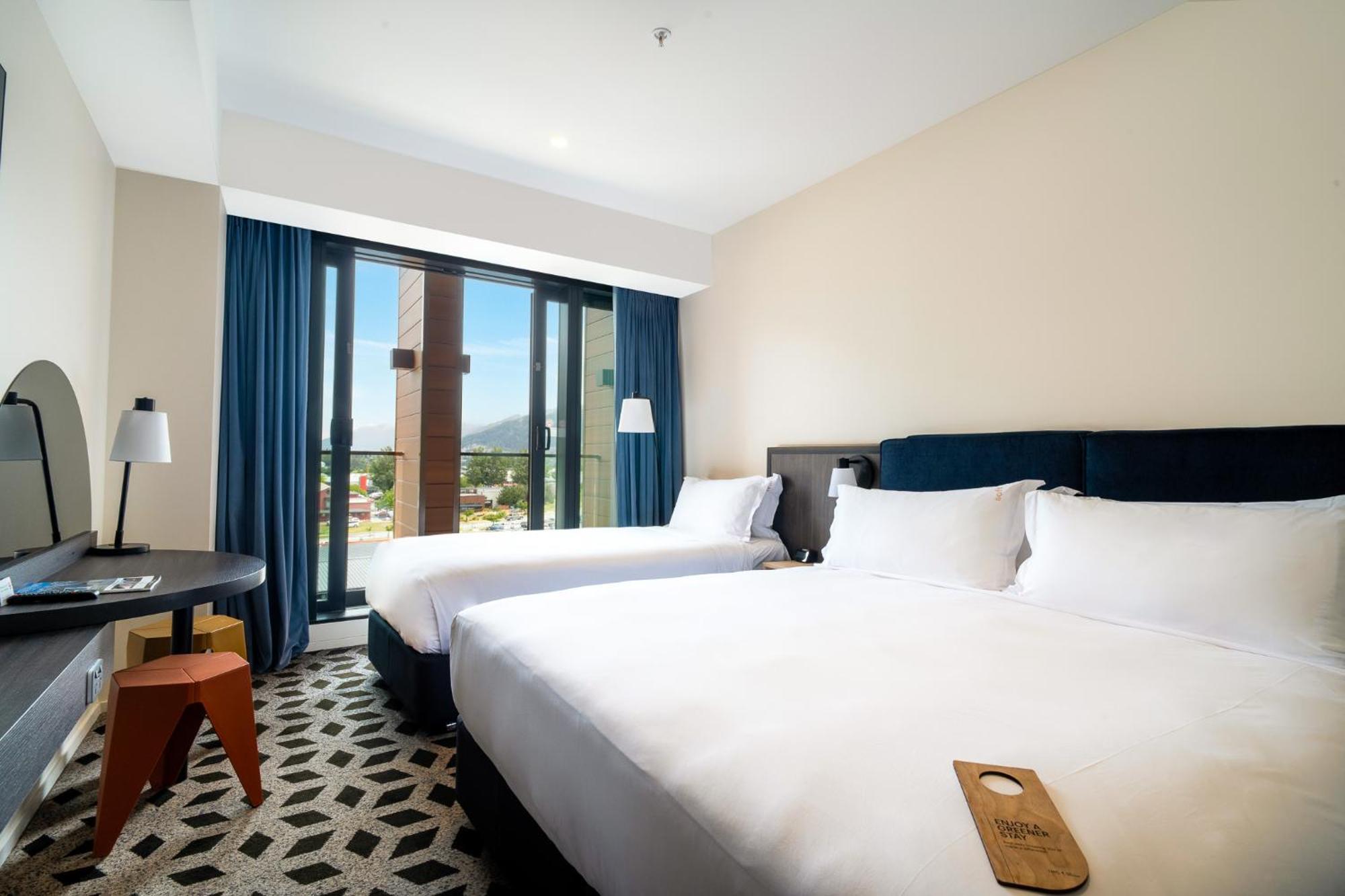 Holiday Inn Queenstown Remarkables Park Bagian luar foto